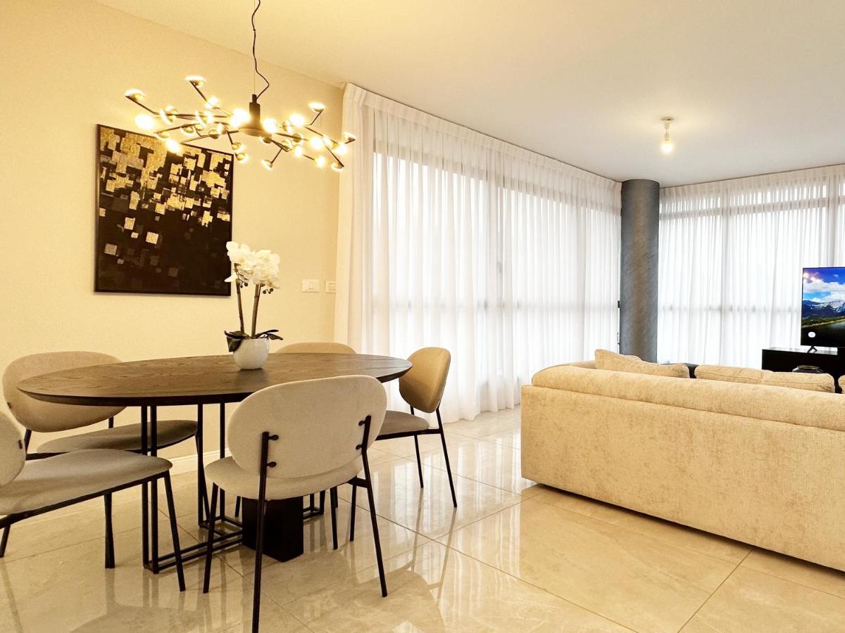 Mini Penthouse Near The Beach Нетания Екстериор снимка