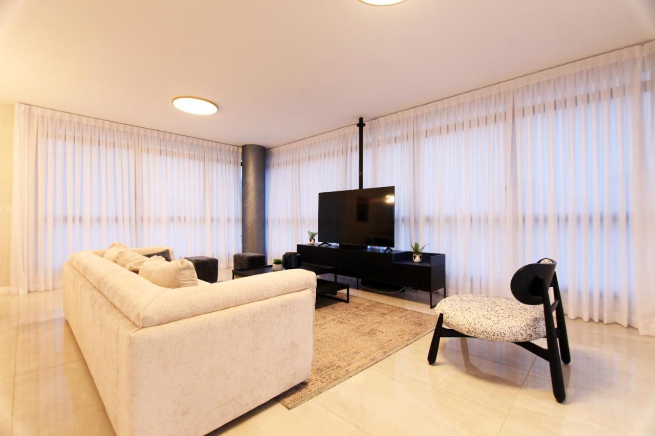 Mini Penthouse Near The Beach Нетания Екстериор снимка