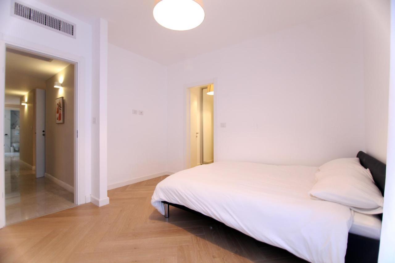 Mini Penthouse Near The Beach Нетания Екстериор снимка