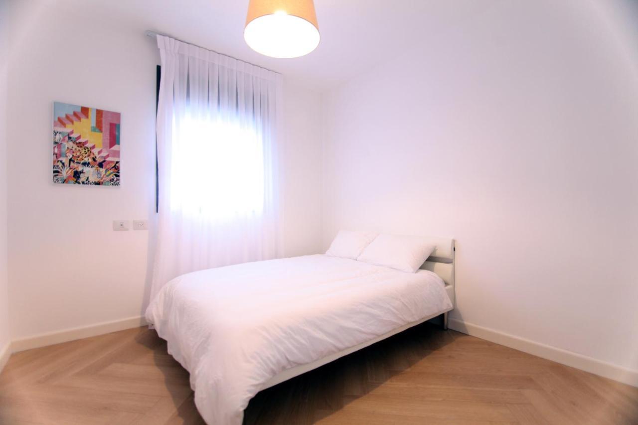 Mini Penthouse Near The Beach Нетания Екстериор снимка