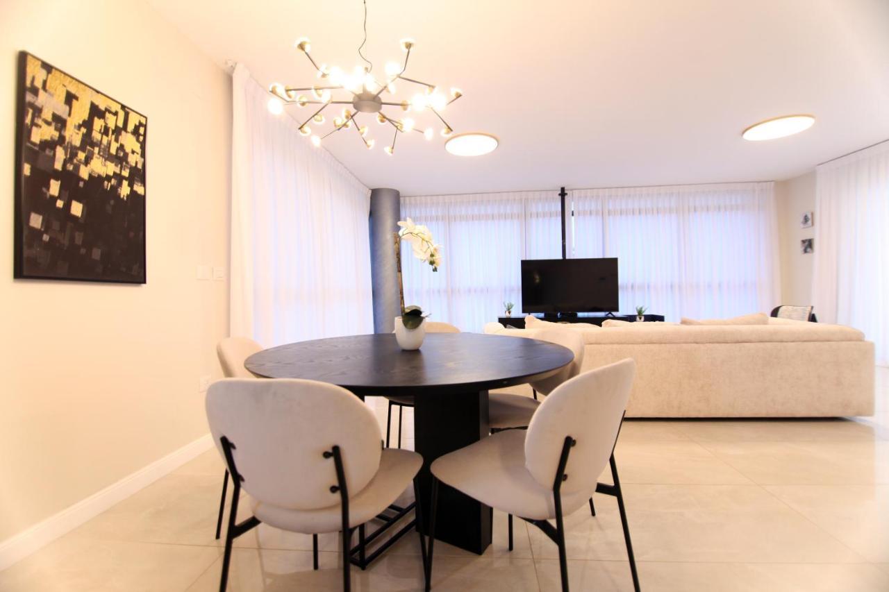 Mini Penthouse Near The Beach Нетания Екстериор снимка