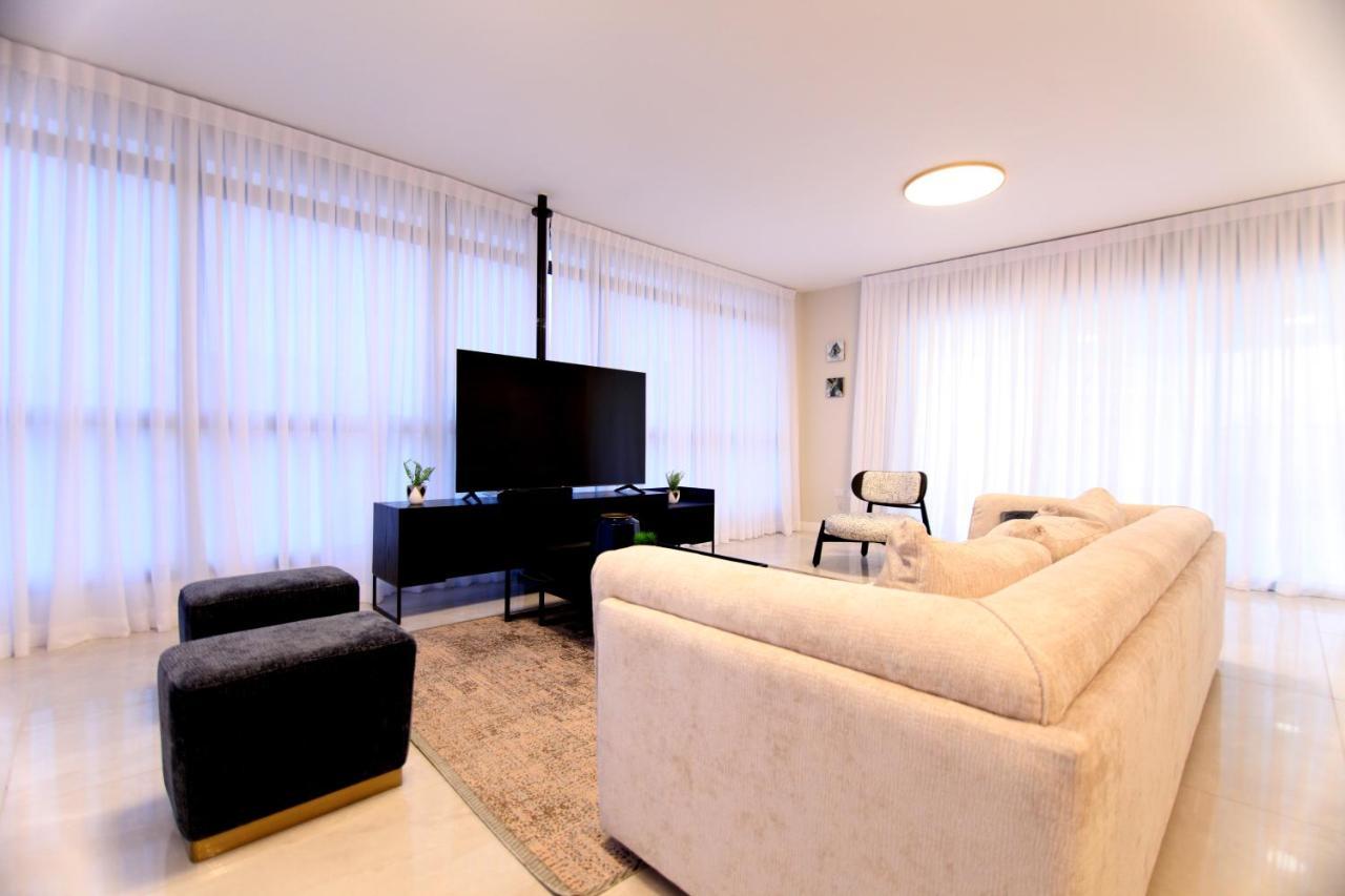 Mini Penthouse Near The Beach Нетания Екстериор снимка